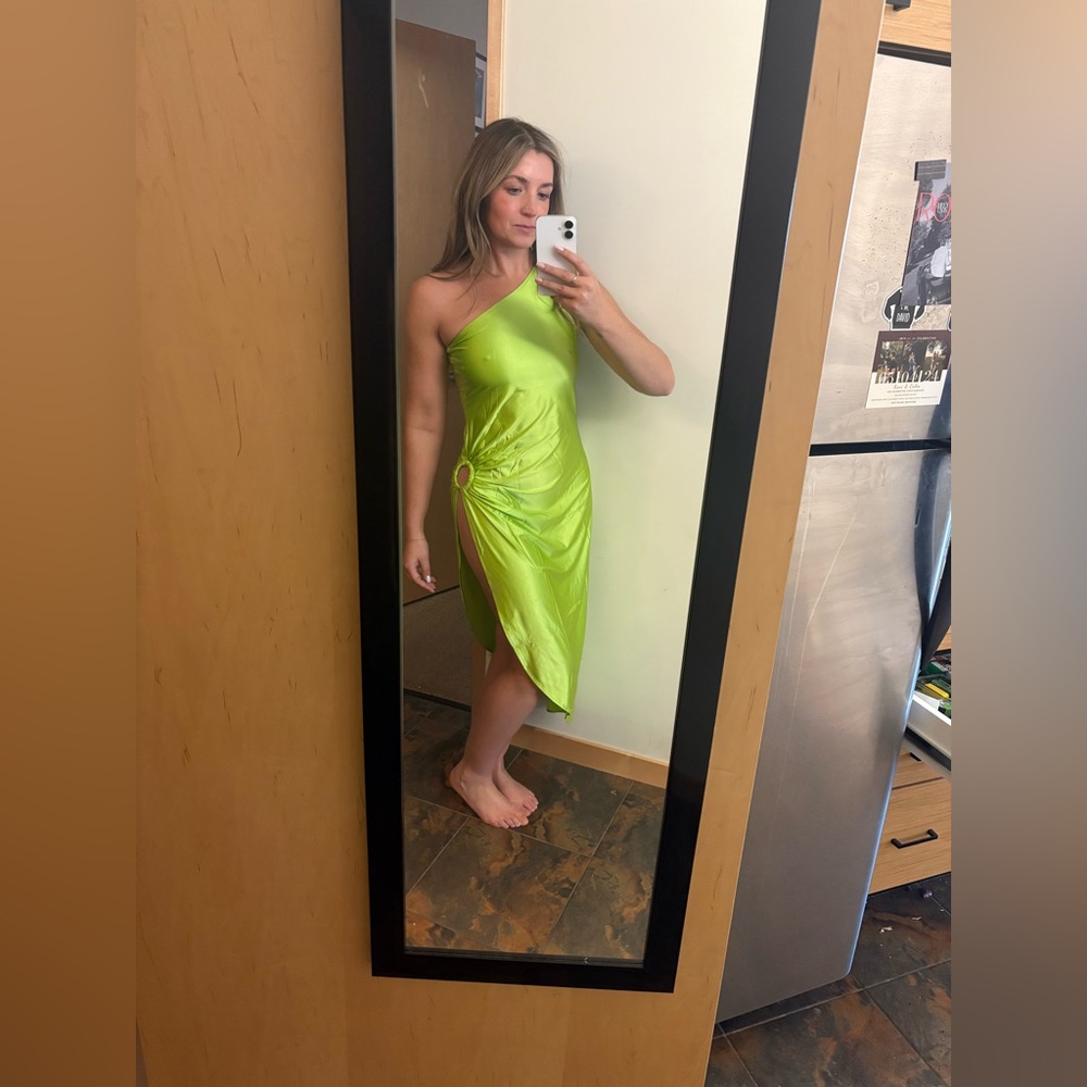 Revolve PQ | Tinsley Ring Dress in Lime